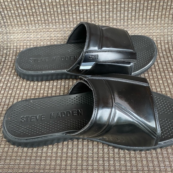 Men Steve Madden slides - Picture 3 of 5